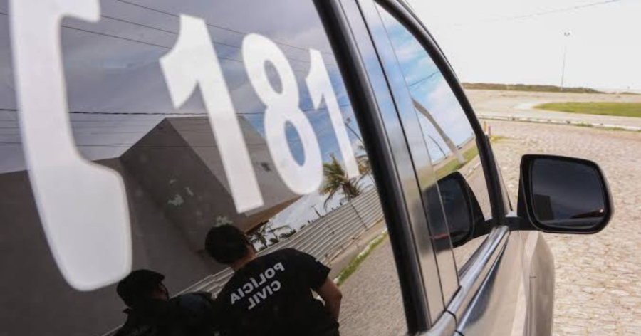 Polícias cumprem mandado de prisão em Umbaúba