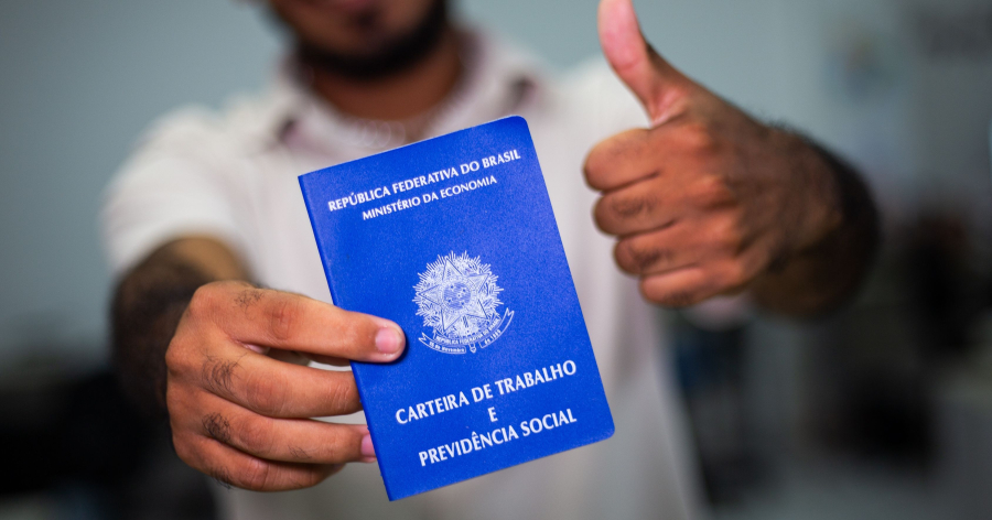 Sergipe tem mais trabalhadores com carteira assinada do que beneficiários do Bolsa Família