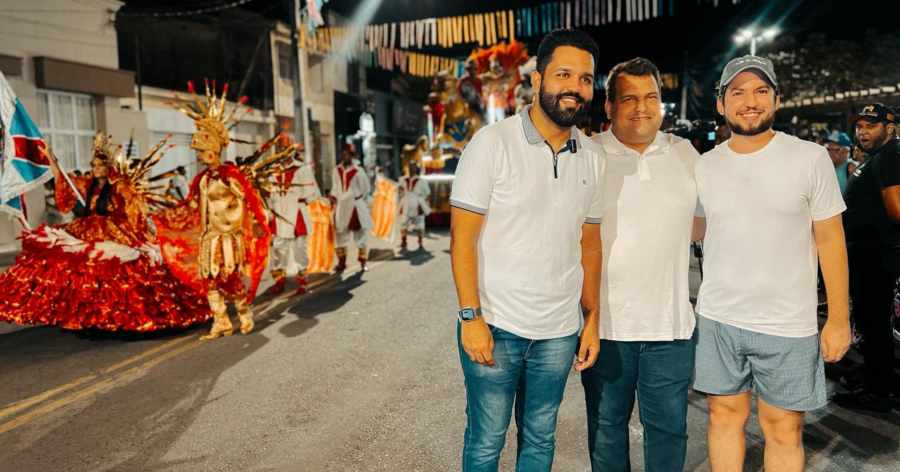 Kaíque Freire, Jorginho Araújo e Cláudio Mitidieri prestigiam desfile das escolas de samba do Carnaval de Estância