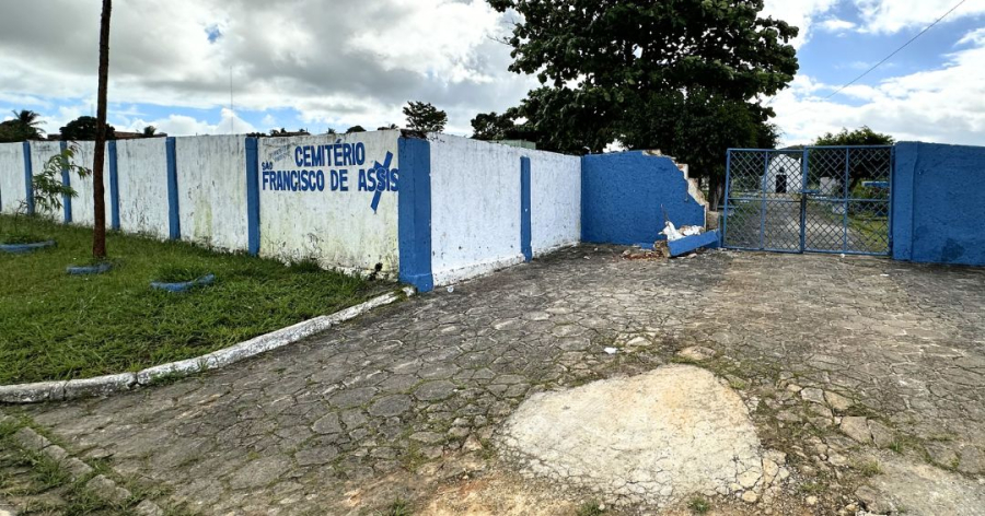 Vereador Isaías Negobia denuncia abandono do Cemitério Municipal do bairro Cidade Nova
