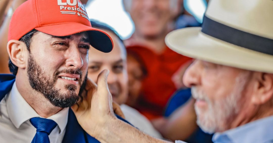 Do boné vendido na praia ao diploma de advogado: a história de Doutor Wedson que emociona Sergipe com a visita de Lula