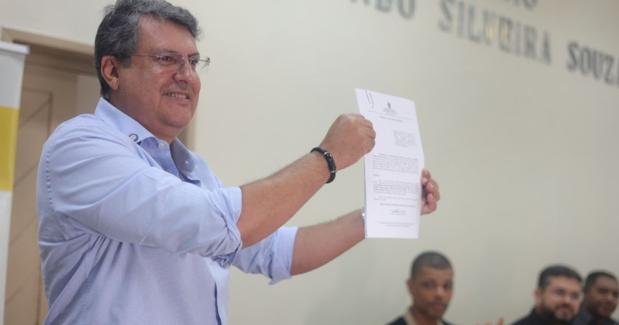 Prefeito André Graça amplia quadro efetivo da Prefeitura com posse de 32 concursados