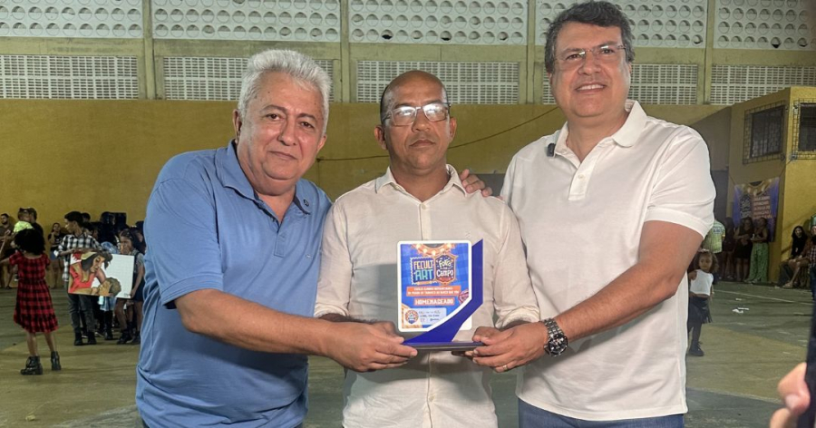 Vereador Jorginho é homenageado por escola municipal durante o Forró no Campo no Porto do Mato