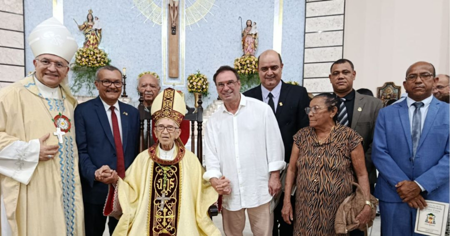 Vereador Sandro de Bibi prestigia da missa pelos 100 anos de Dom Hildebrando