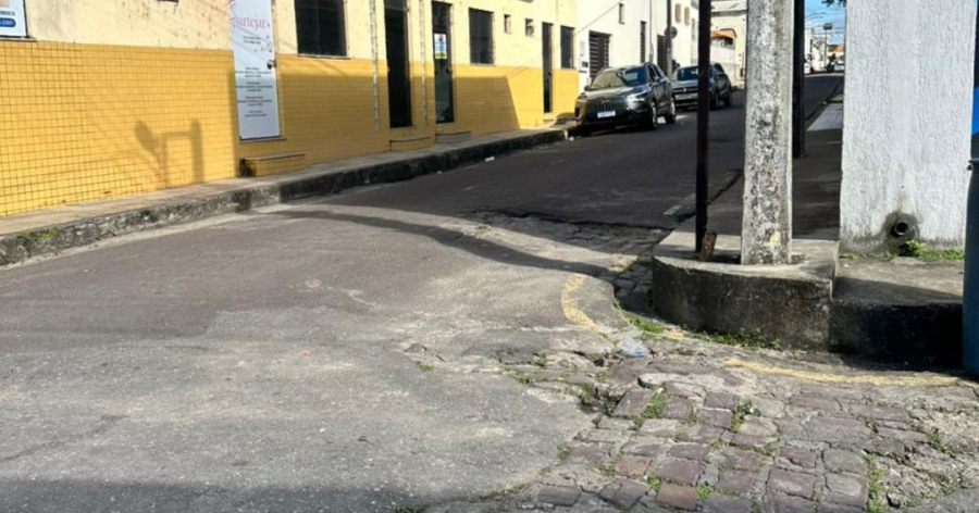 Jorginho da Praia solicita reparo asfáltico em trecho de Rua no Centro