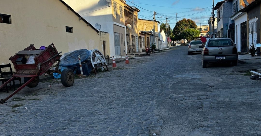 Vereador Sandro de Bibi solicita melhorias na pavimentação de importante via do bairro São Jorge