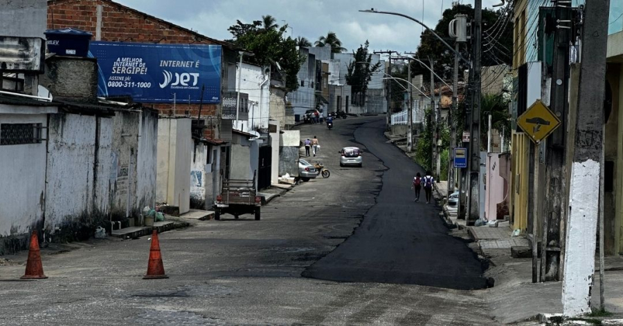 Pedido de Sandro de Bibi é atendido e Rua dos Amarelos começa a receber pavimentação asfáltica