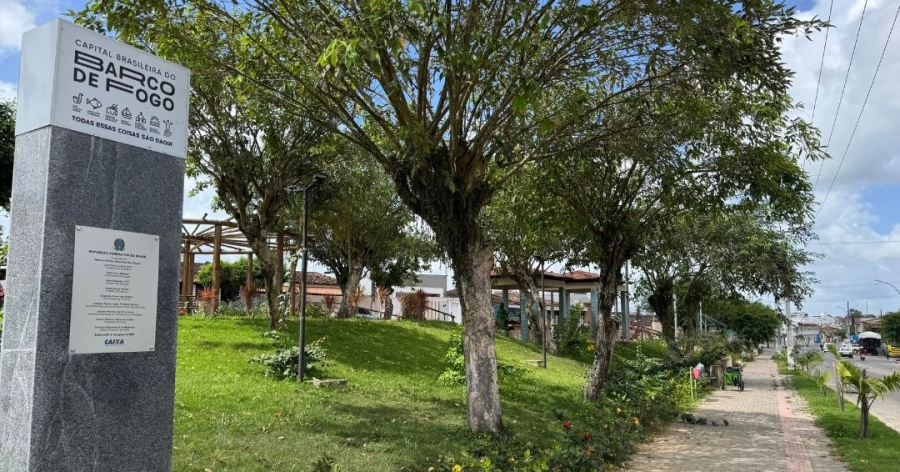 Artur do PT solicita manutenção da iluminação da Praça Rosa Siqueira