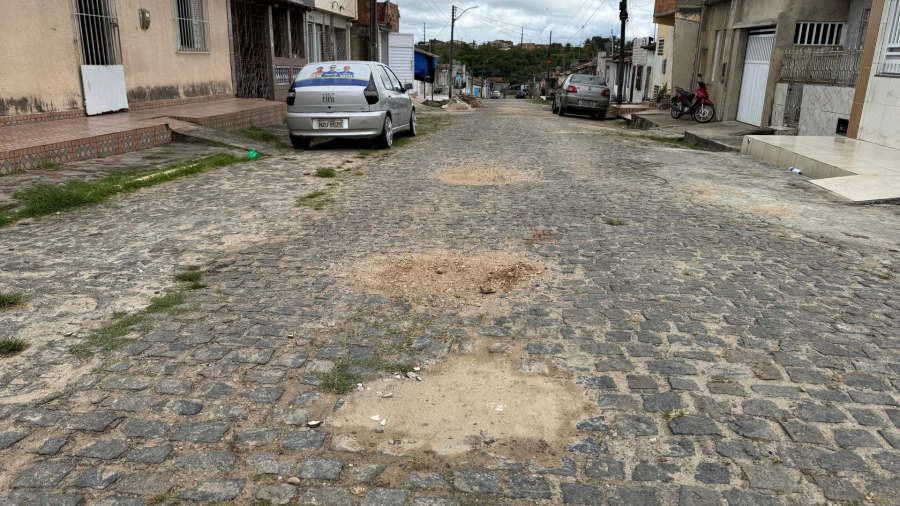 Zé da Paz solicita serviço asfáltico em toda extensão do Piauitinga