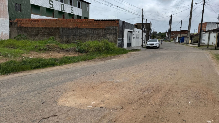 Zé da Paz solicita recuperação asfáltica de via no Bonfim